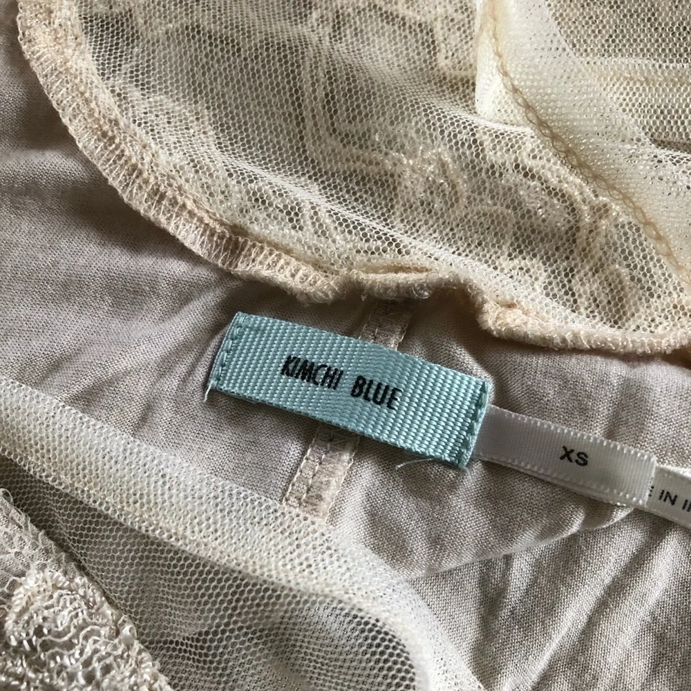 Kimchi Blue cream lace overlay with mesh neck Top size XS - Picture 5 of 8